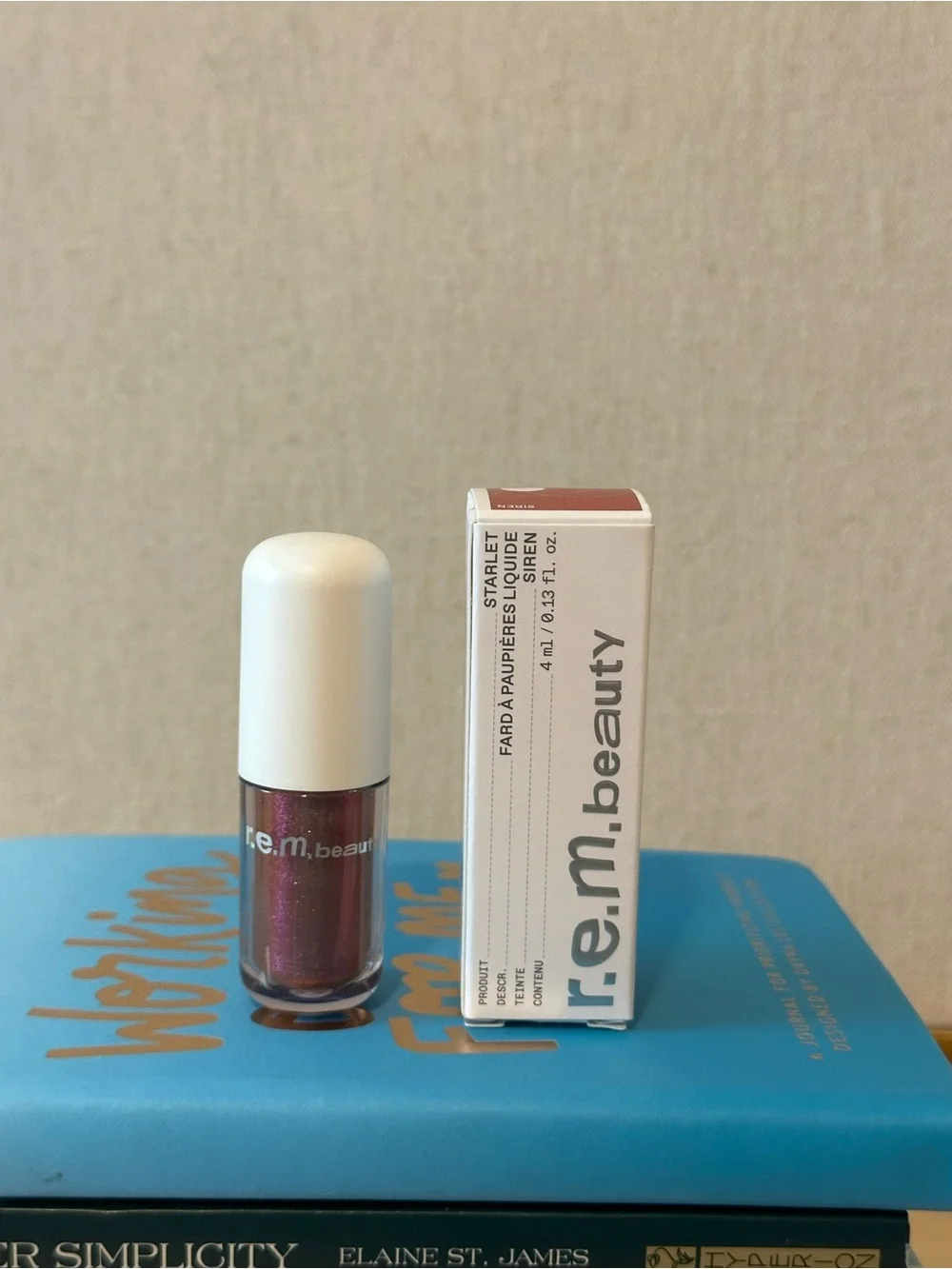 r.e.m. beauty Liquid Eyeshadow - Shade Siren